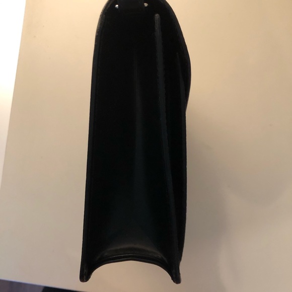 🖤 Authentic Louis Vuitton Clutch Epi Leather Clutch Thames 🖤 - Picture 5 of 10